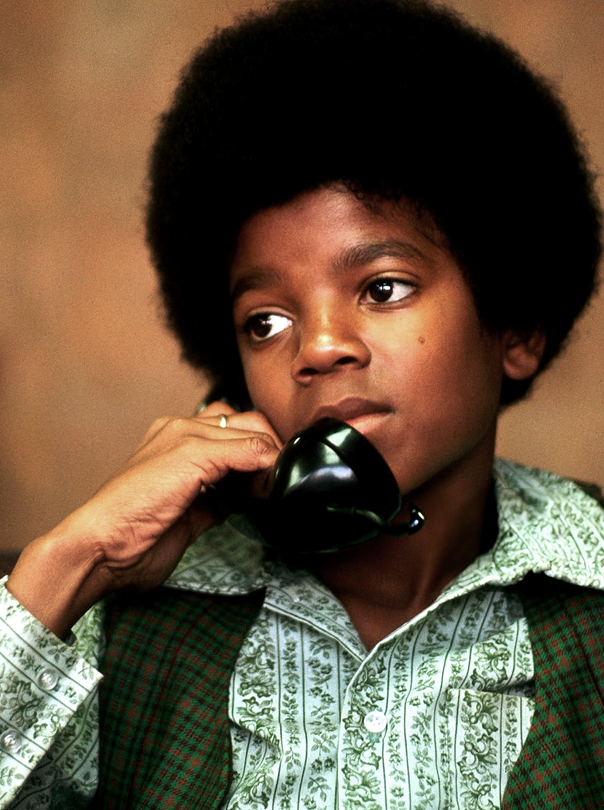Michael Jackson enfant au téléphone